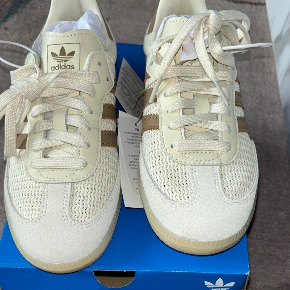 Adidas Samba OG in Blue Box